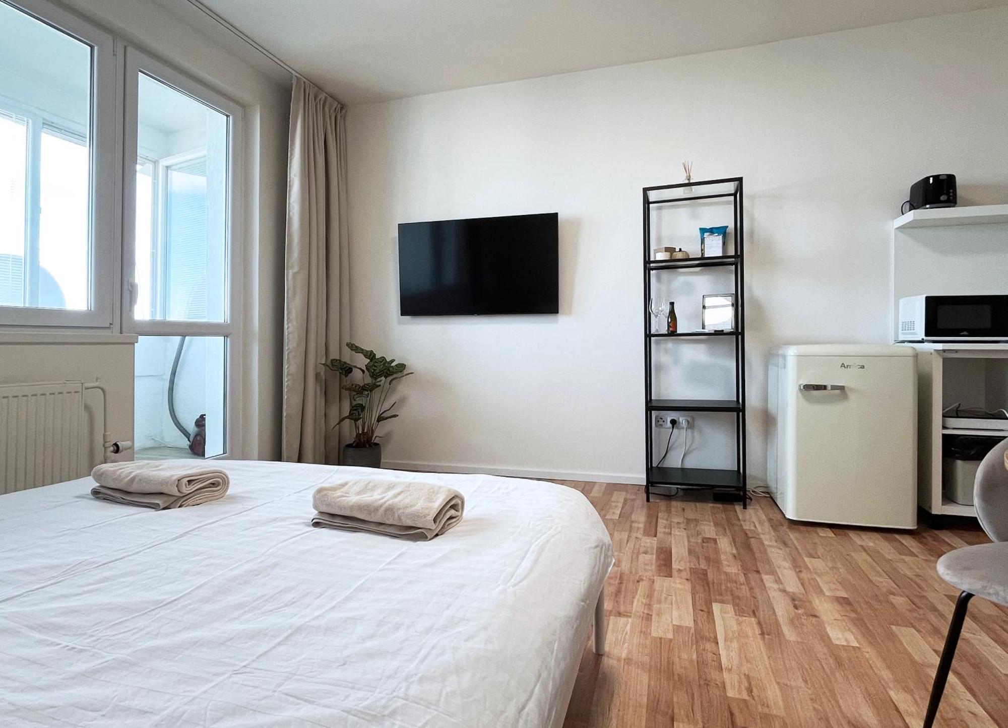 Air-Conditioned Studio, Close To City Centre & Tram Stop Bratislava Exterior foto