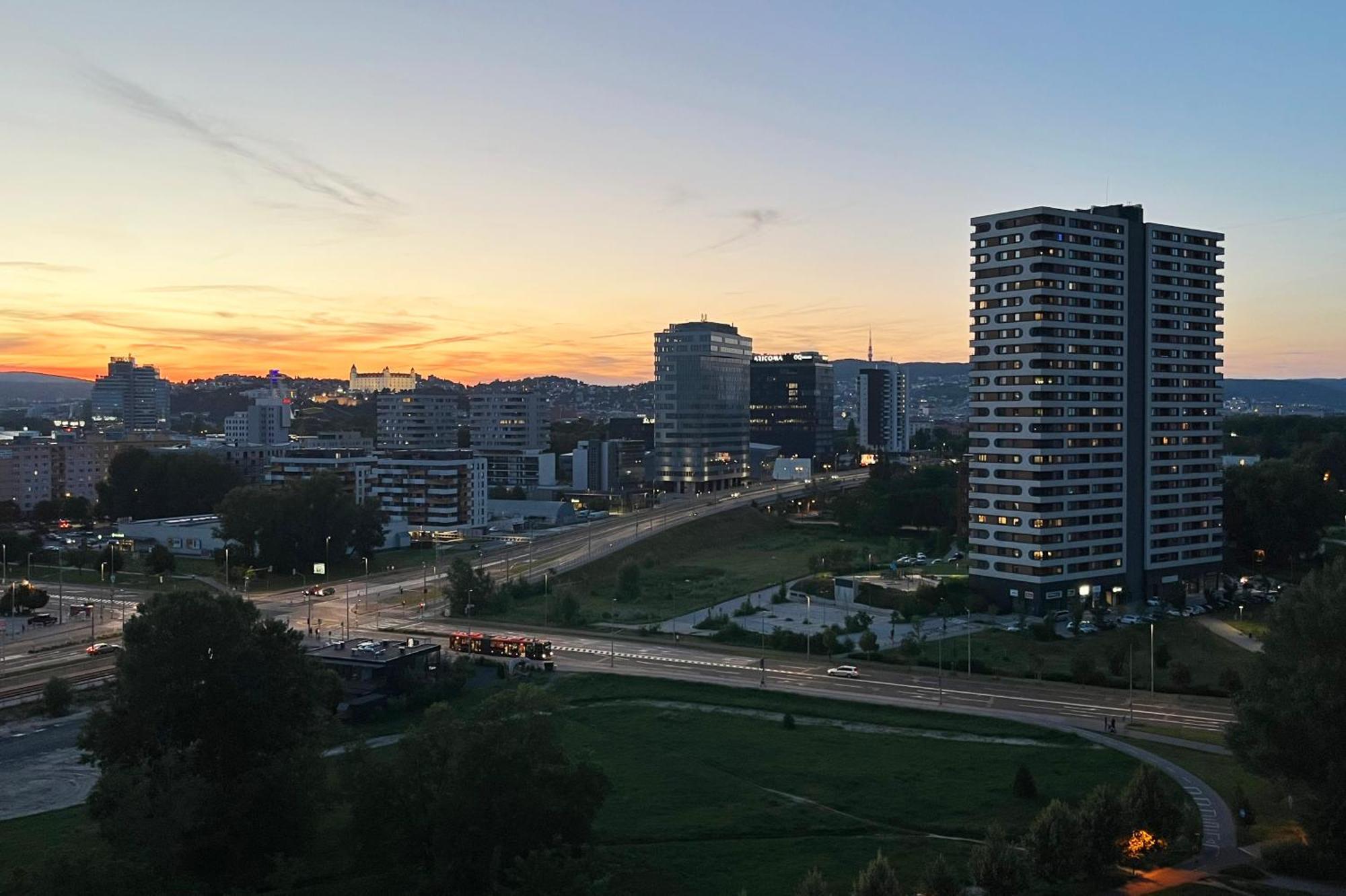 Air-Conditioned Studio, Close To City Centre & Tram Stop Bratislava Exterior foto